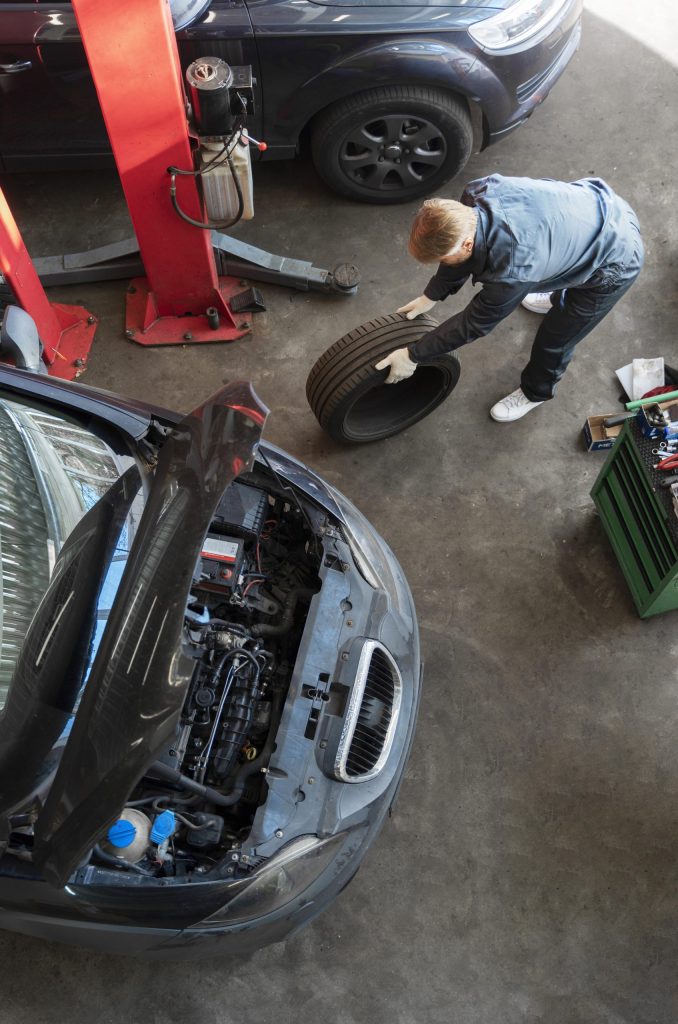 Autokorjaamo Vantaalta -vikakoodien lukeminen ennen lomamatkaa